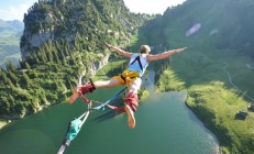 九游官网-小贾伦爆发定乾坤，猛龙稳扎稳打擒森林狼