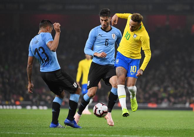 阿根廷球员在西班牙篮球联赛中表现出色 阿根廷球员在西班牙篮球联赛中表现出色