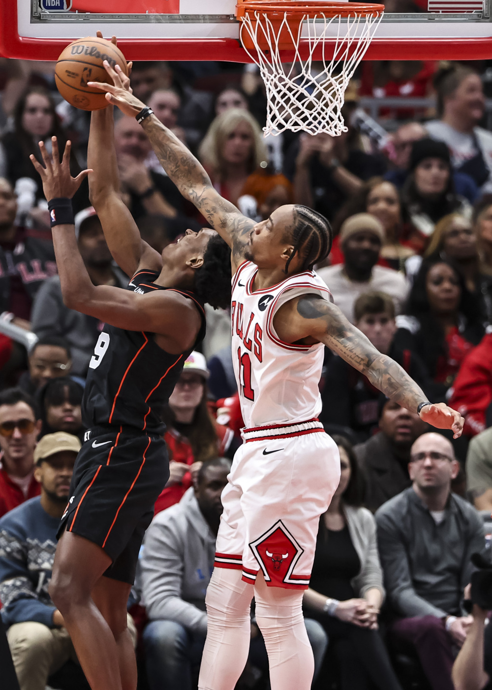 活塞击败太阳,杨两双助球队连胜 活塞击败太阳,杨两双助球队连胜