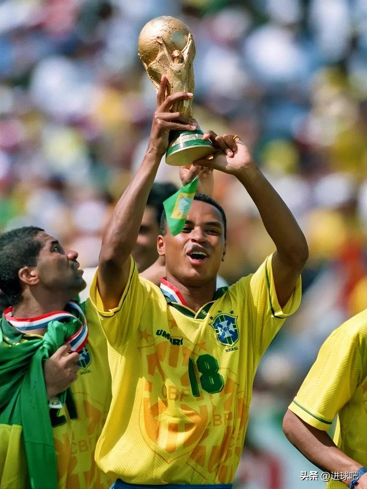 关于巴西强势那不勒斯，穆勒绝境逆转的信息