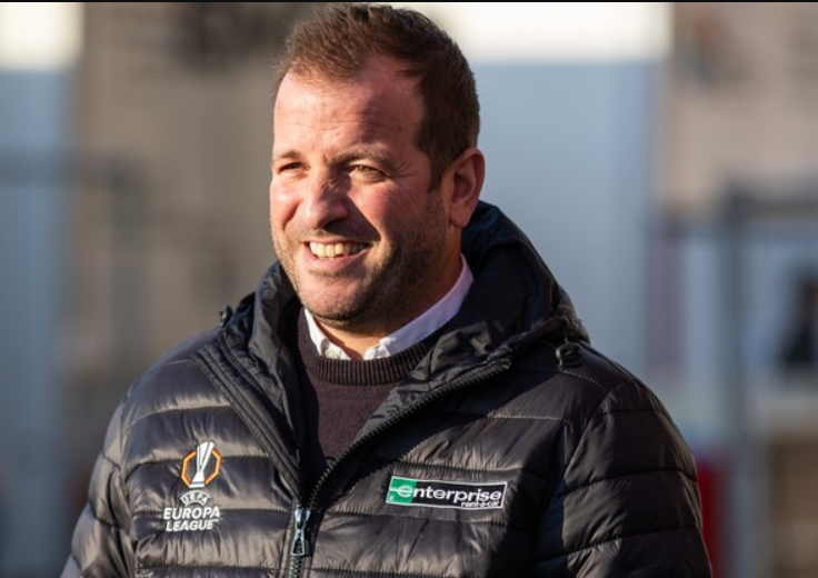 关于阿贾克斯球员受伤低迷，高层担忧的信息