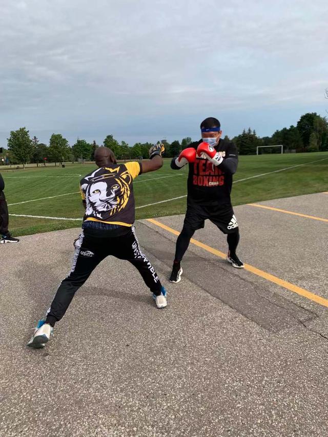 雄猛豹队展现团队力量，获胜在望