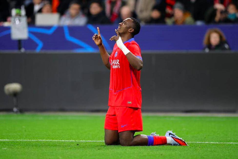 勒沃库森防守失误,错失夺冠机会的简单介绍 勒沃库森防守失误,错失夺冠机会的简单介绍