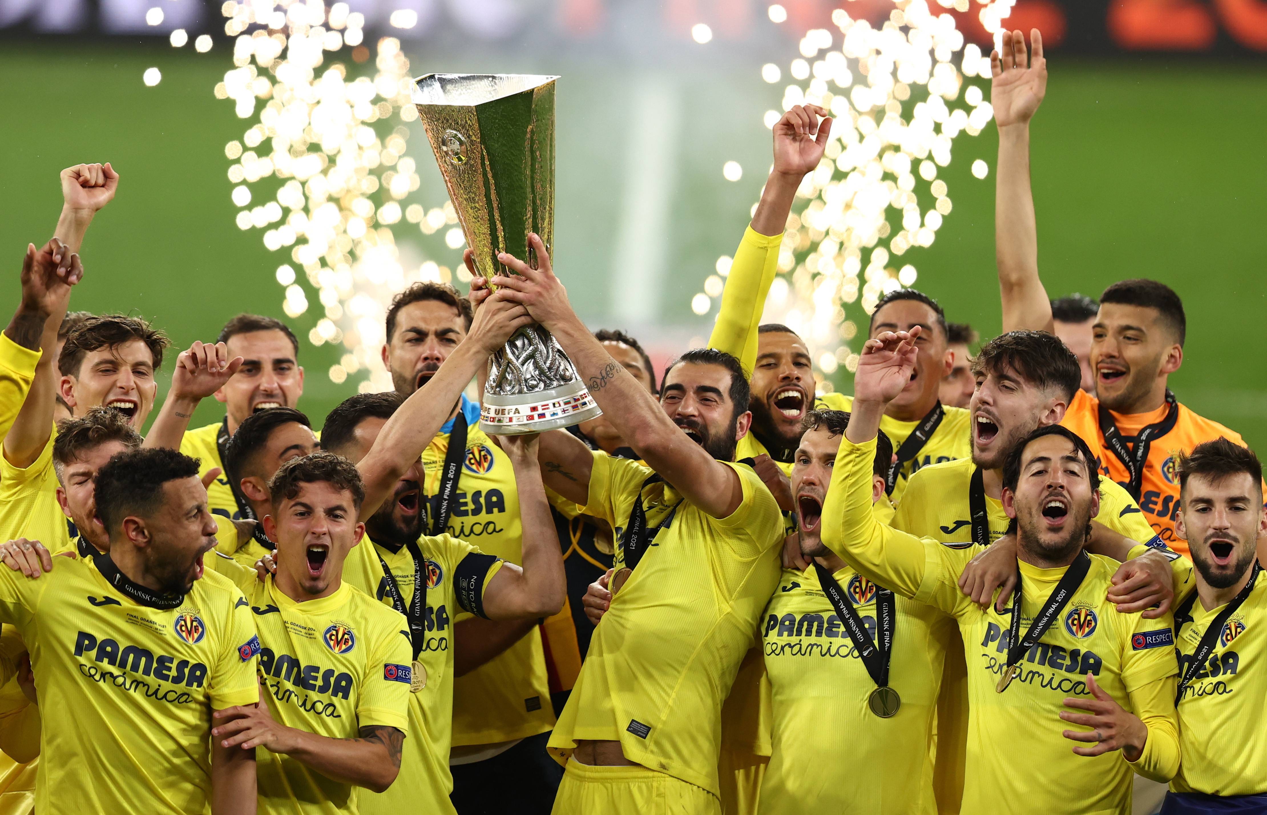 包含曼联客场较劲比利亚雷亚尔，小组次名晋级的词条