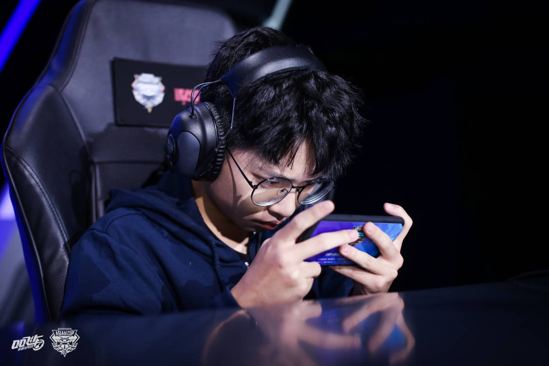 冷静应战！球员们如何克服挑战取得胜利？