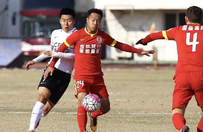 包含大连一方客场平局，稳固中游位置的词条