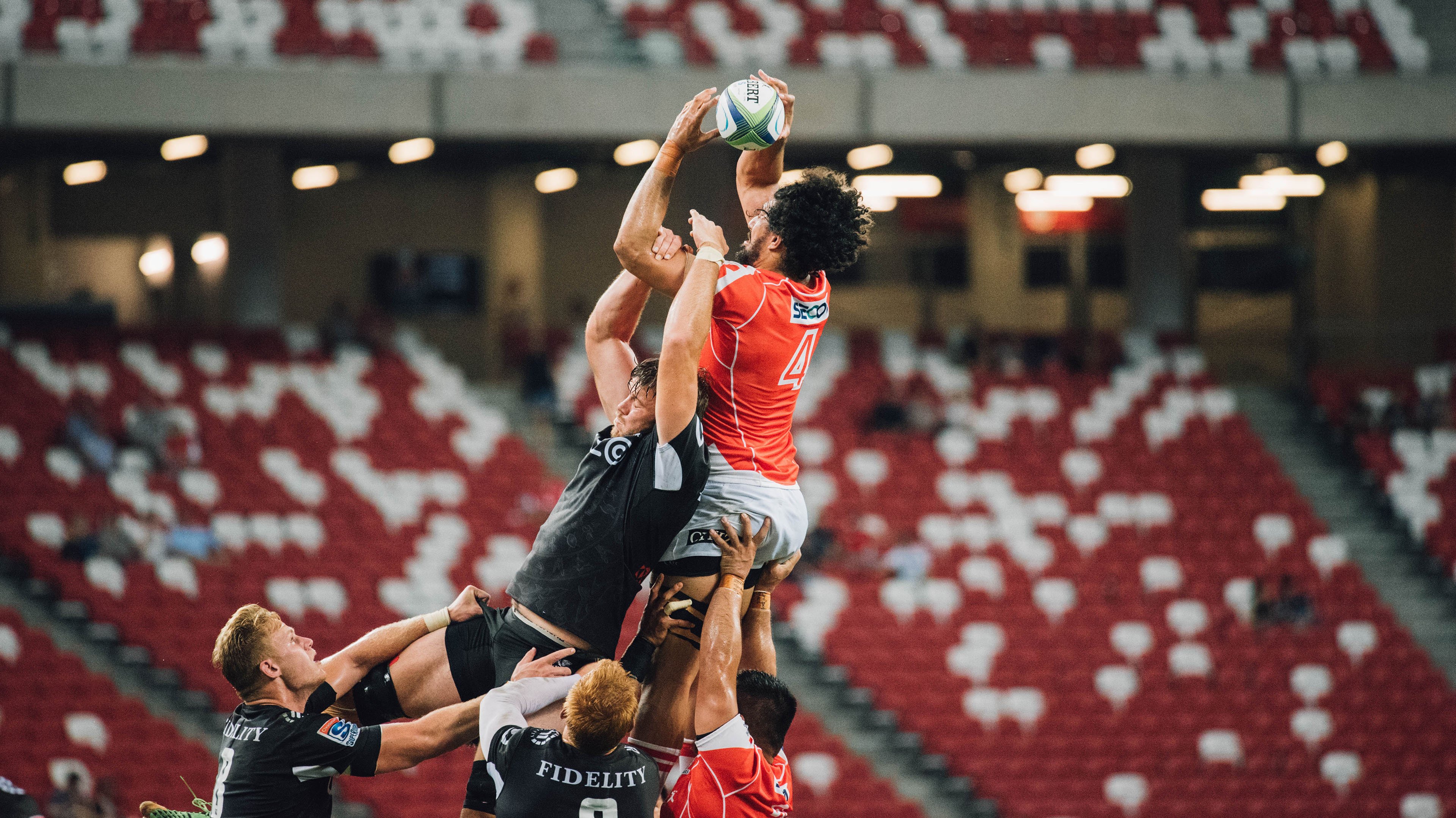 西甲国家德比之夜，恩比德成为全场焦点